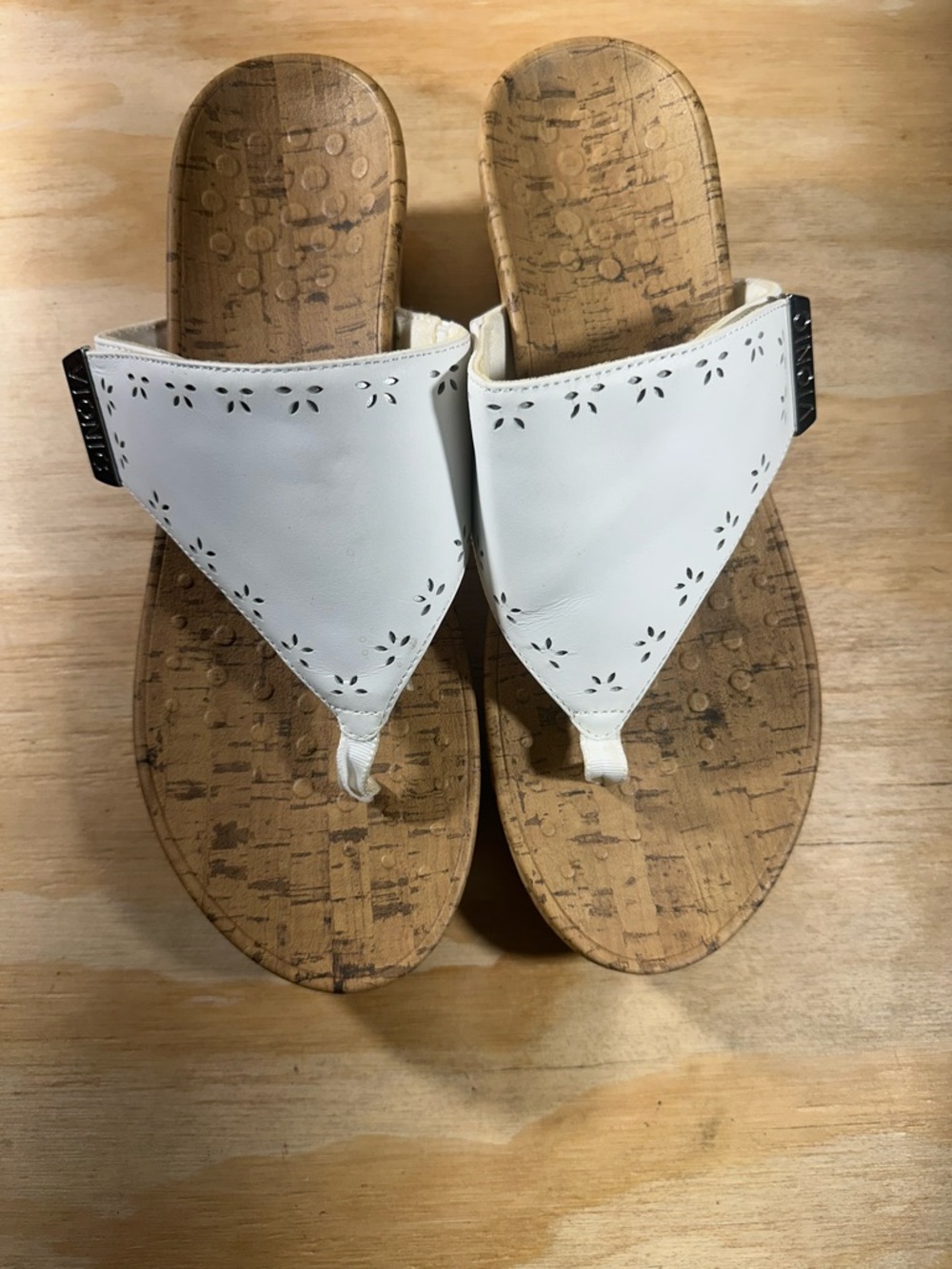 Vionic Anitra White Laser-Cut Thong Cork Wedge Sandals Women’s Size 11 - Picture 4 of 8